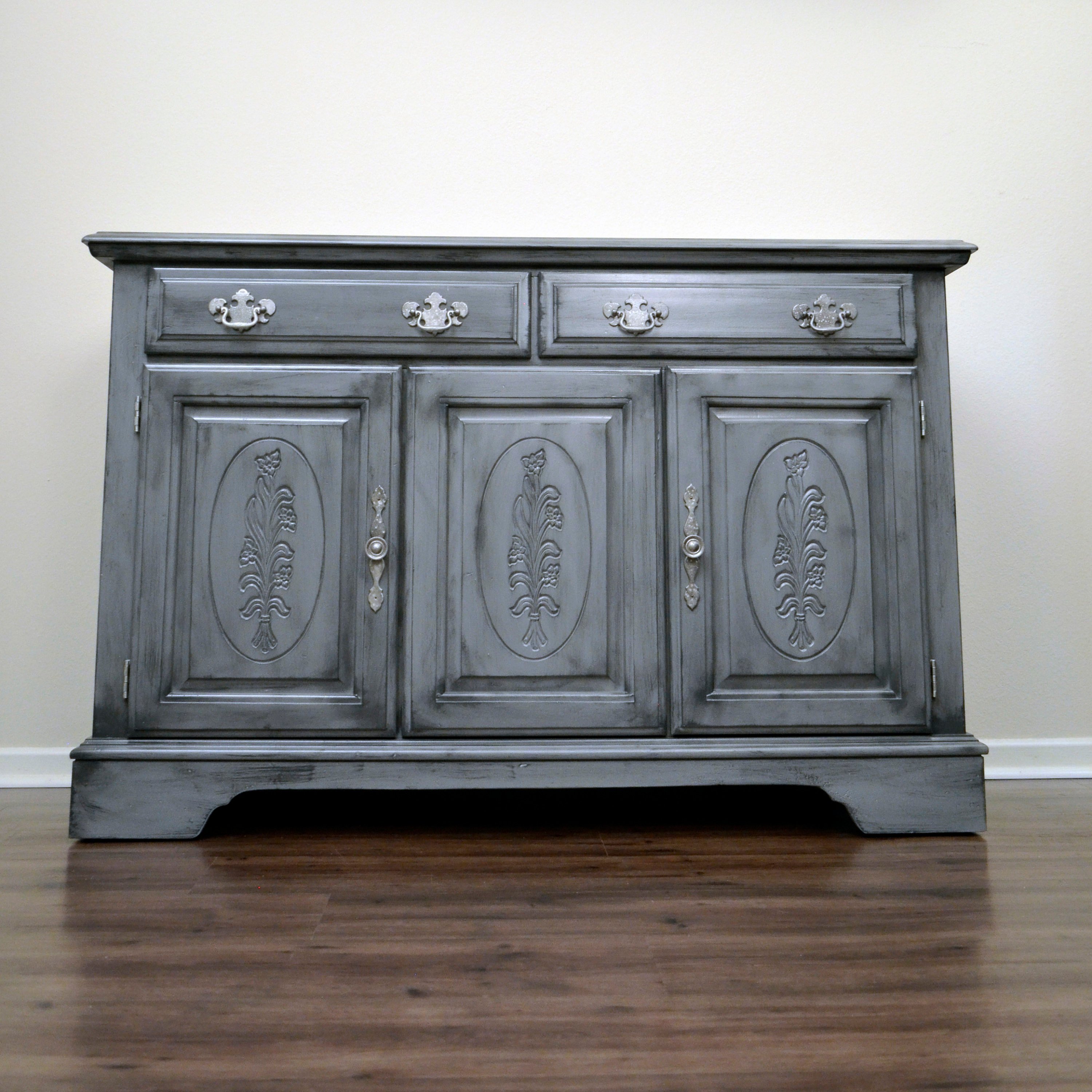 2 Door Vintage Hutch/Buffet - Designer Vintage Gray - Image 3