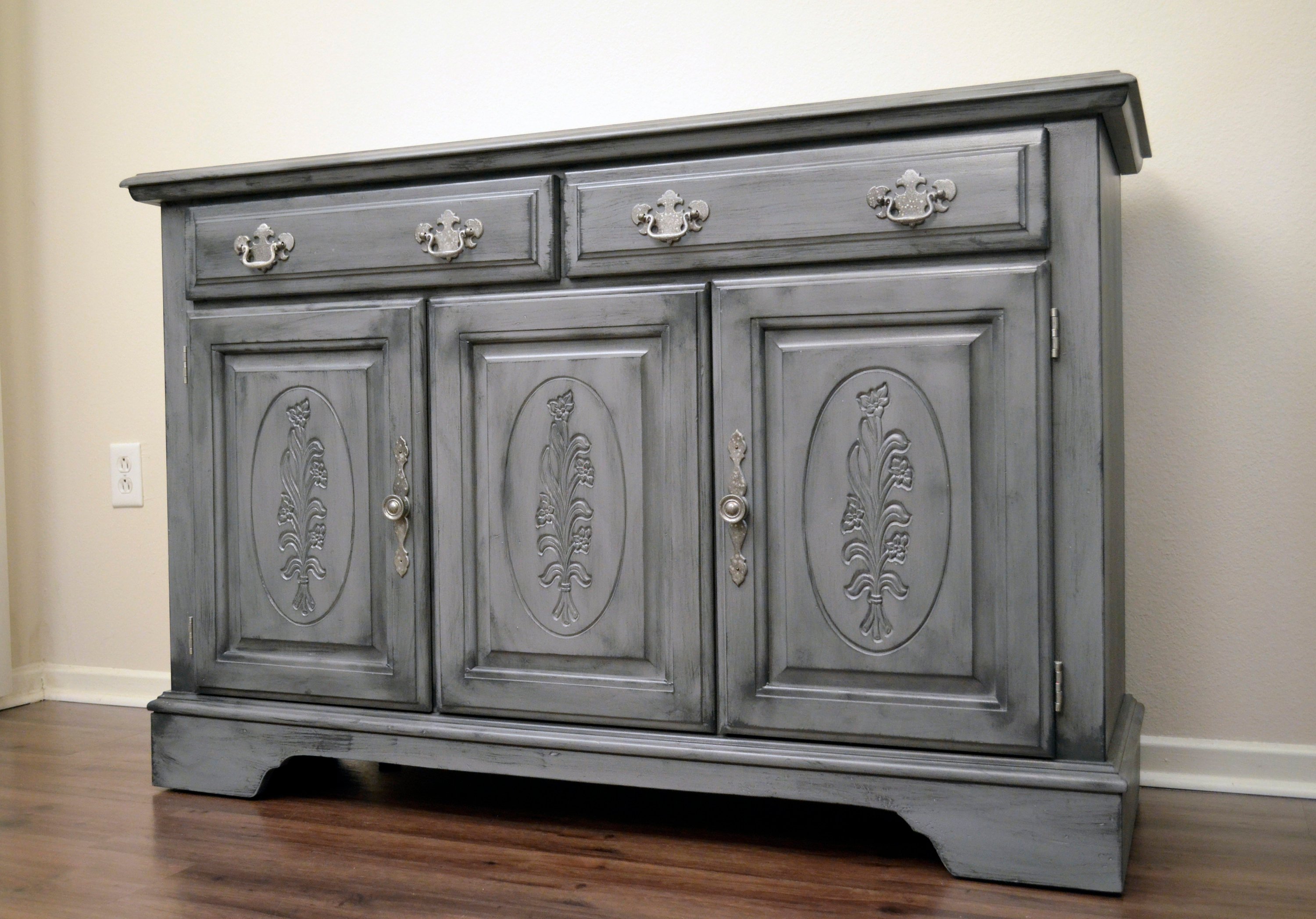 2 Door Vintage Hutch/Buffet - Designer Vintage Gray - Image 9