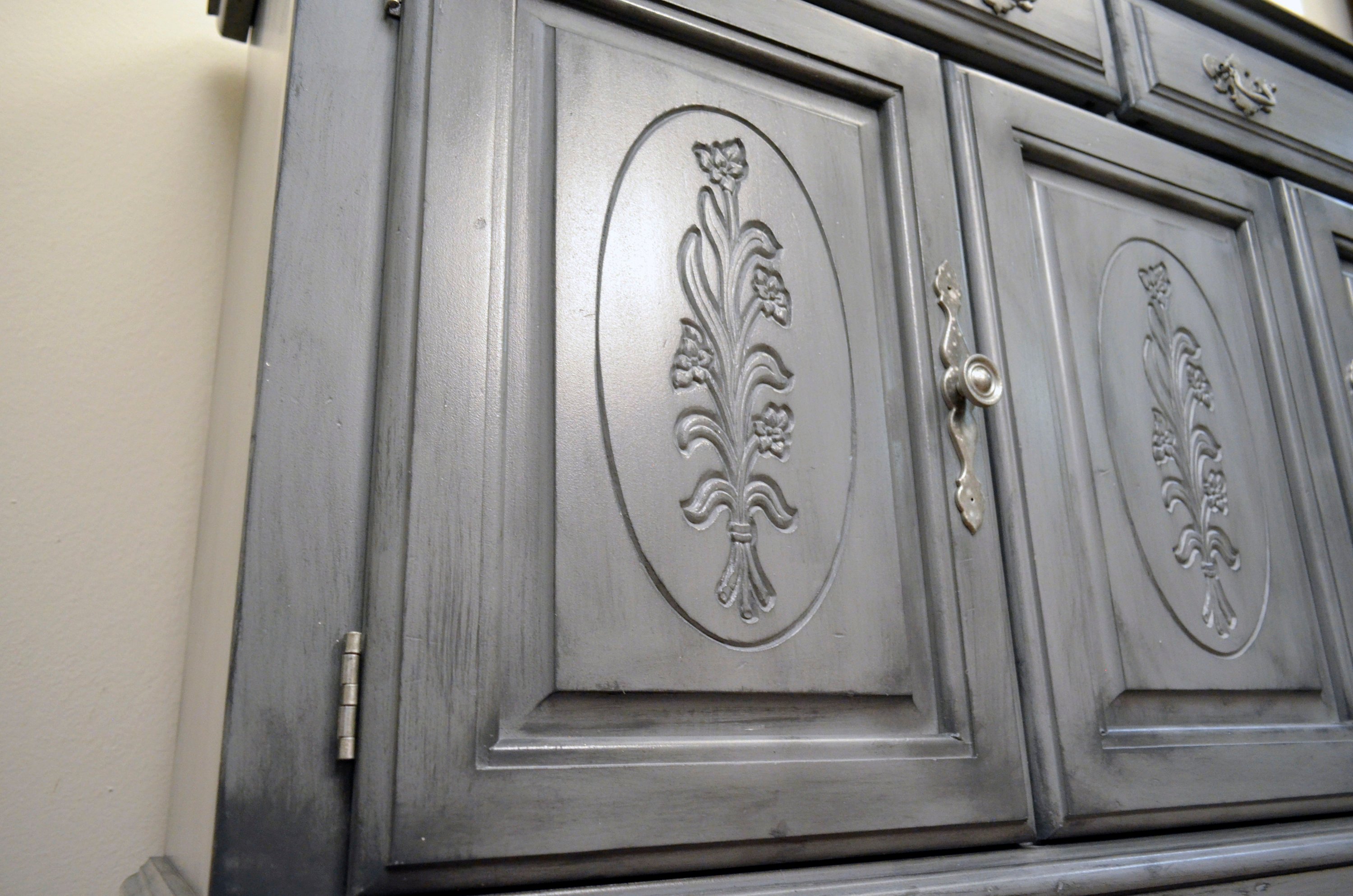 2 Door Vintage Hutch/Buffet - Designer Vintage Gray - Image 10